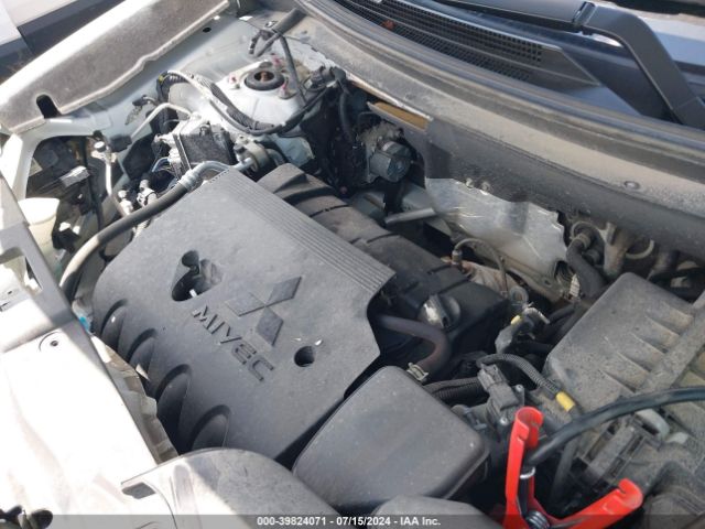 JA4AZ3A31JZ063670 Mitsubishi Outlander Sel
