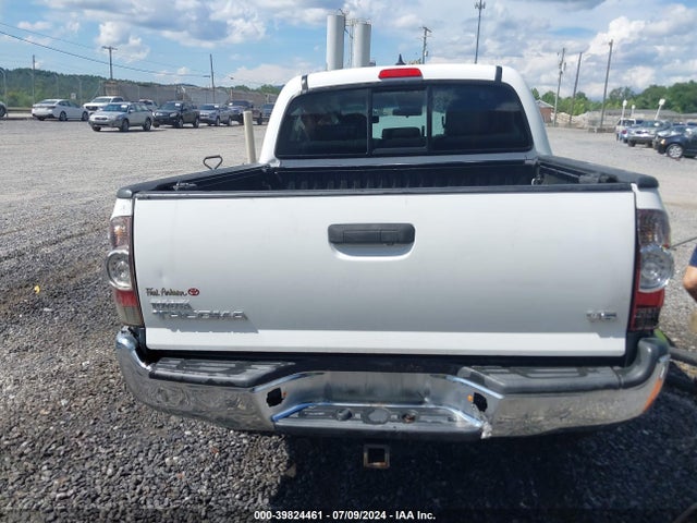 Toyota Tacoma Base V6 2015 5TFLU4EN6FX133732 Image 16