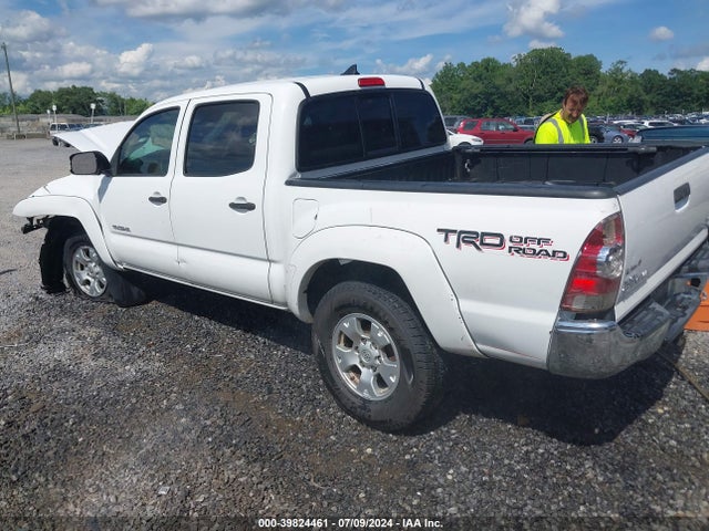 Toyota Tacoma Base V6 2015 5TFLU4EN6FX133732 Image 3