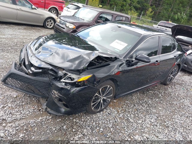 Toyota CAMRY SE 2018 4T1B11HKXJU017119 Image 2