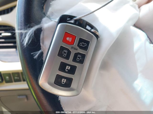 5TDYK3DC5FS669860 Toyota Sienna Xle Premium 8 Passenger