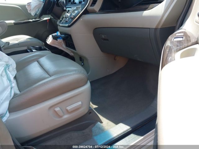 5TDYK3DC5FS669860 Toyota Sienna Xle Premium 8 Passenger
