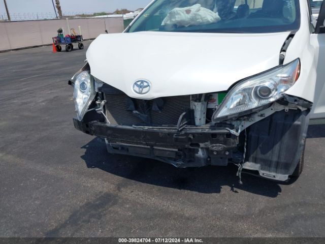 5TDYK3DC5FS669860 Toyota Sienna Xle Premium 8 Passenger