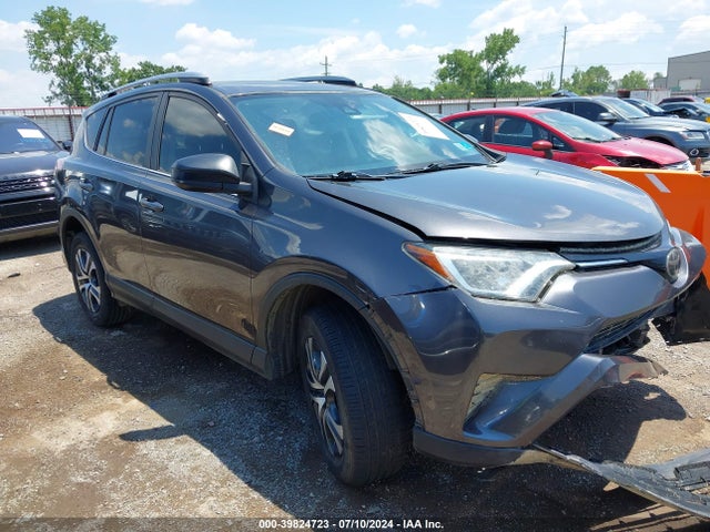 Toyota RAV4 LE 2017 JTMZFREV1HJ144645 головне зображення