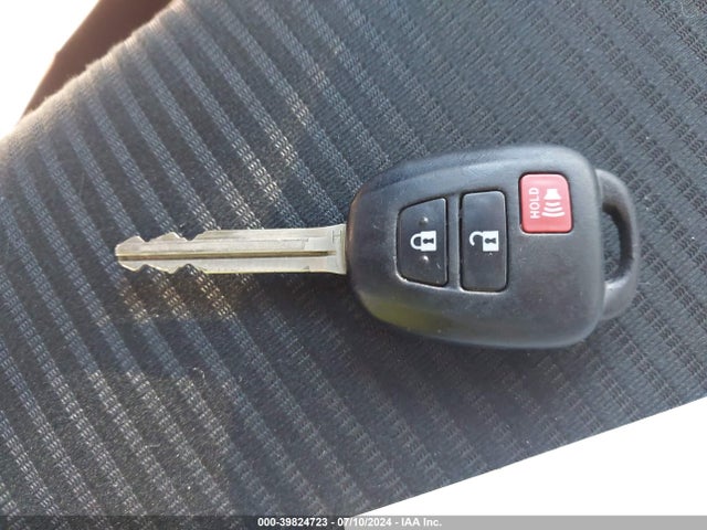 Toyota RAV4 LE 2017 JTMZFREV1HJ144645 Image 11