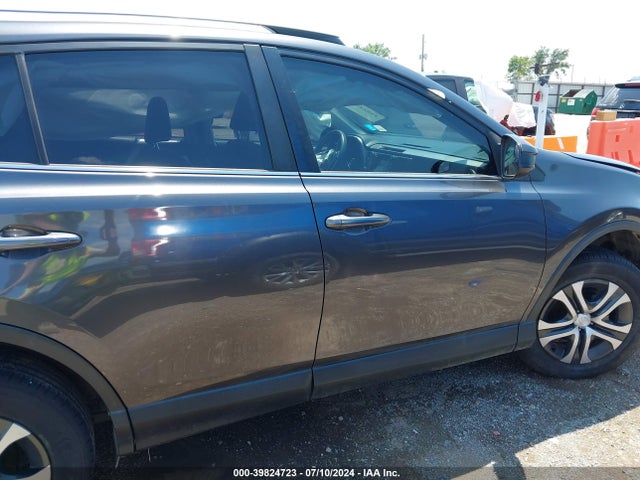 Toyota RAV4 LE 2017 JTMZFREV1HJ144645 Image 13