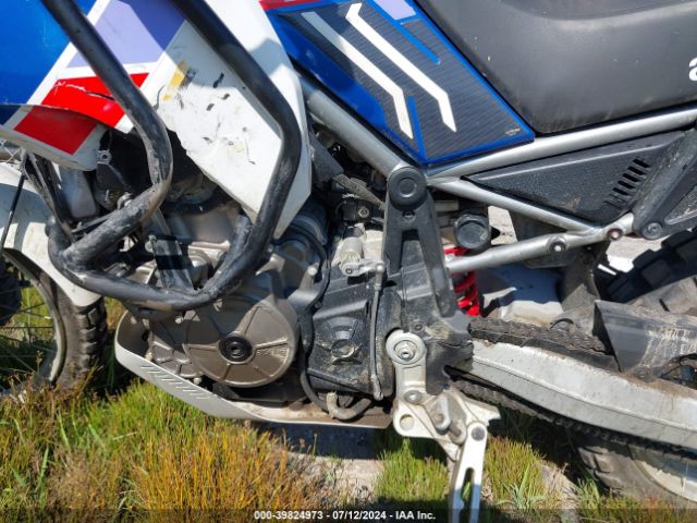 2022 APRILIA TUAREG ZD4XBUA03NS000069 Photo 8