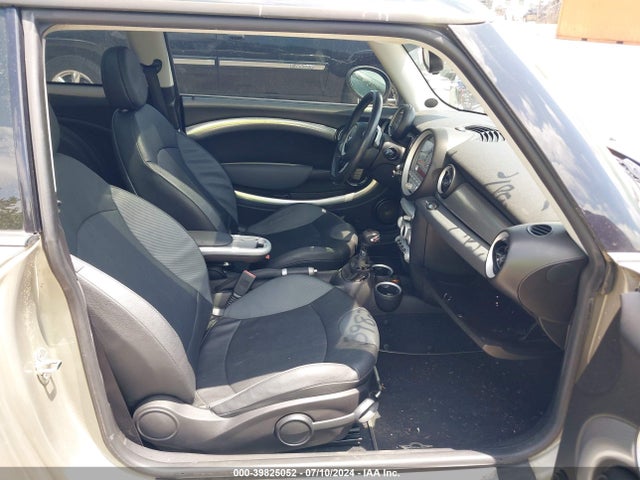 2008 MINI COOPER S WMWMF73598TV37103 Photo 4