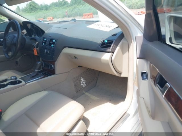 2010 MERCEDES-BENZ C-CLASS WDDGF8BB3AR095389 Photo 4