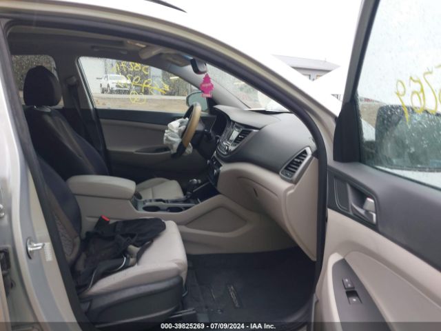 KM8J33A22HU559935 Hyundai Tucson Value