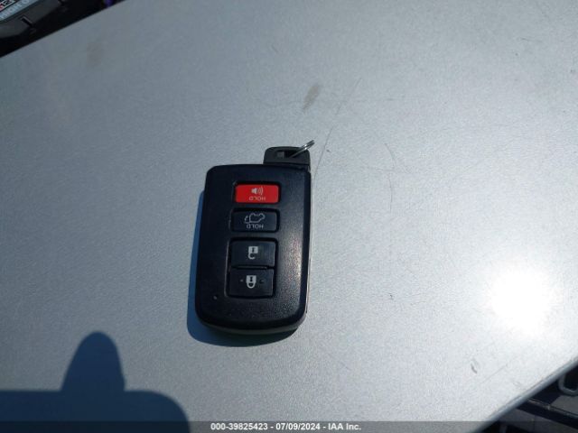 JTMJFREV4GJ070603 Toyota RAV4 SE