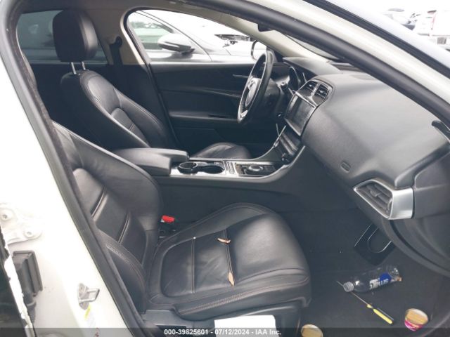 SAJAE4BG2HA964534 Jaguar Xe 25t Prestige