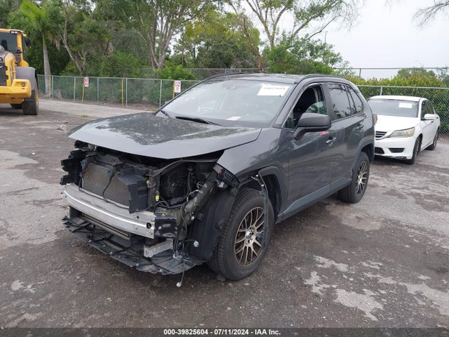 Toyota RAV4 LE 2019 2T3H1RFV4KW040975 Image 2