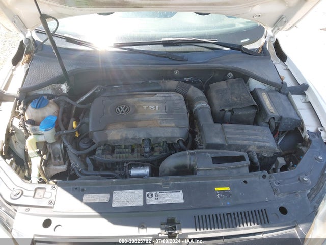 1VWAT7A37FC002118 Volkswagen Passat 1.8t Wolfsburg Edition