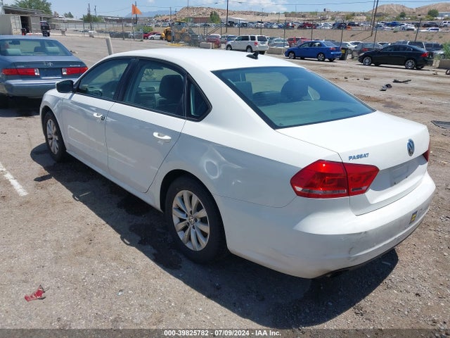 1VWAT7A37FC002118 Volkswagen Passat 1.8t Wolfsburg Edition