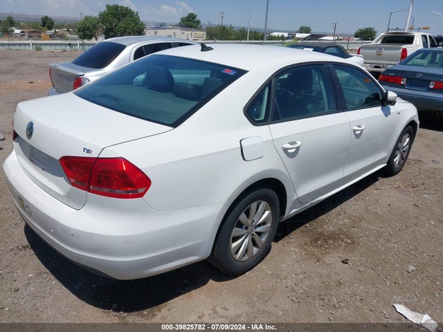 1VWAT7A37FC002118 Volkswagen Passat 1.8t Wolfsburg Edition