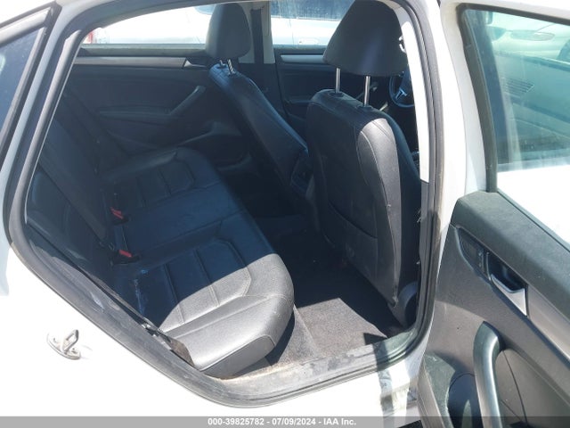 1VWAT7A37FC002118 Volkswagen Passat 1.8t Wolfsburg Edition