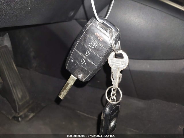 5XYPG4A38JG410373 KIA Sorento 2.4l Lx