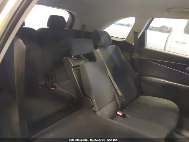 5XYPG4A38JG410373 KIA Sorento 2.4l Lx