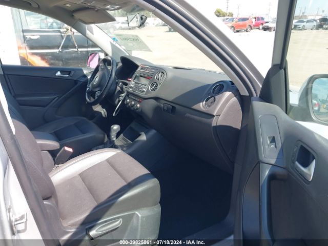 WVGBV3AX9EW592960 Volkswagen TIGUAN SE