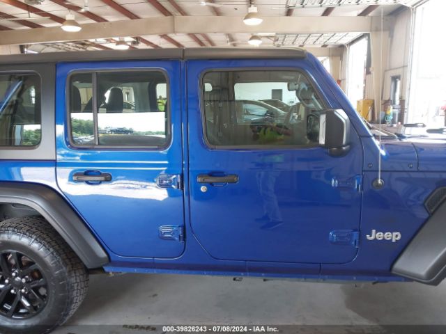 1C4HJXDN9JW241438 Jeep Wrangler Unlimited Sport 4x4