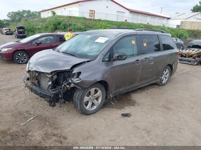 Toyota Sienna Le 8 Passenger 2017 5TDKZ3DC1HS809682 Image 2