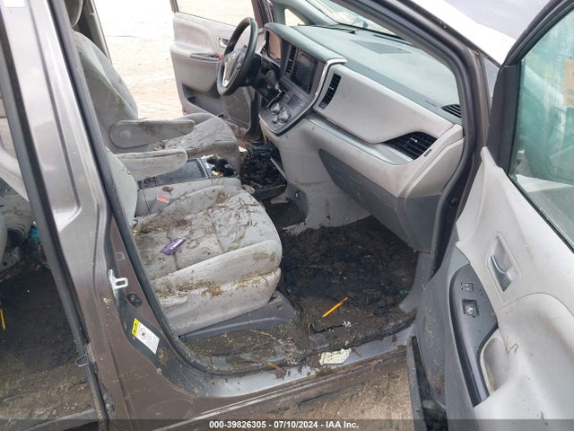 Toyota Sienna Le 8 Passenger 2017 5TDKZ3DC1HS809682 Image 5