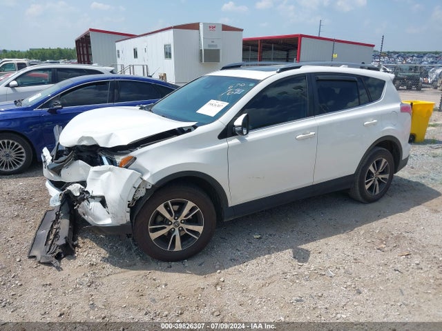Toyota Rav4 Xle 2017 JTMWFREV4HD106795 Image 2