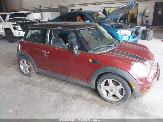 2008 MINI COOPER WMWMF33558TT60817 Photo 0