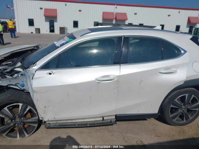 JTHX3JBH4L2024114 Lexus UX 200
