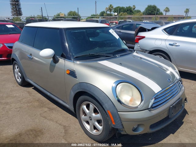 2010 MINI COOPER WMWMF3C52ATZ24834 Photo 0