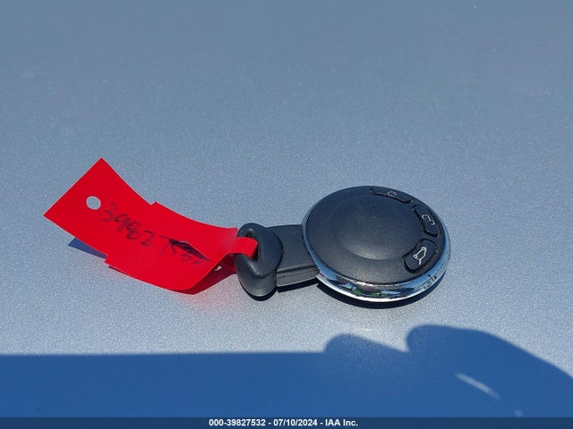 2010 MINI COOPER WMWMF3C52ATZ24834 Photo 10