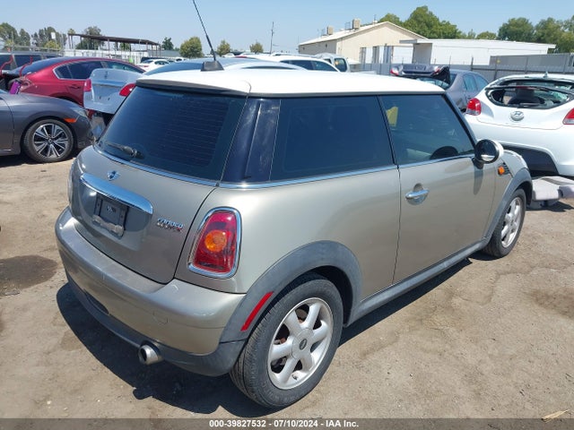 2010 MINI COOPER WMWMF3C52ATZ24834 Photo 3