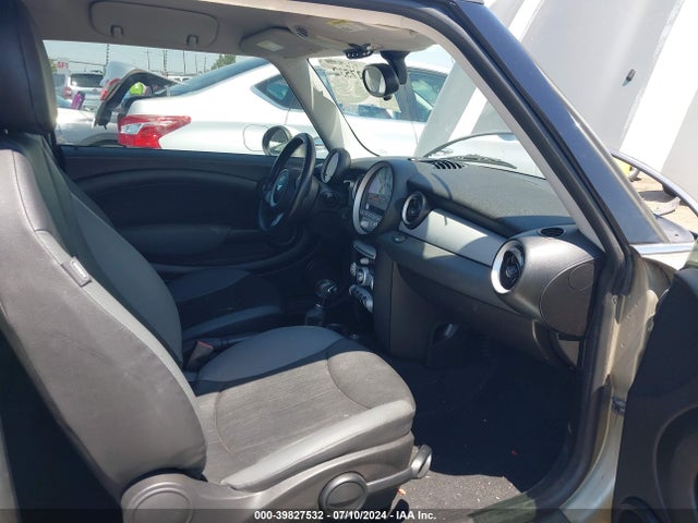 2010 MINI COOPER WMWMF3C52ATZ24834 Photo 4