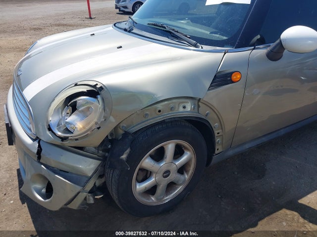 2010 MINI COOPER WMWMF3C52ATZ24834 Photo 5