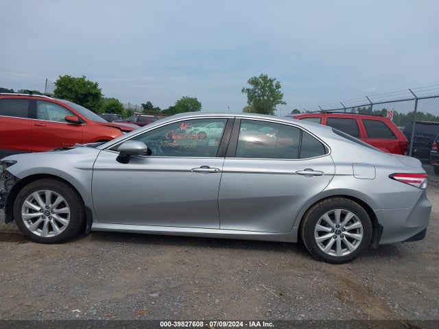 Toyota CAMRY LE 2018 4T1B11HK2JU626706 Image 14