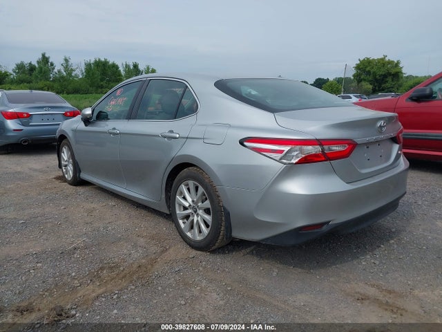Toyota CAMRY LE 2018 4T1B11HK2JU626706 Image 3