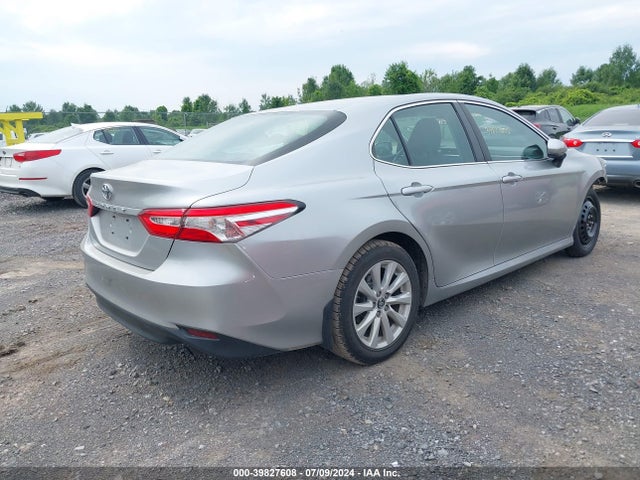 Toyota CAMRY LE 2018 4T1B11HK2JU626706 Image 4
