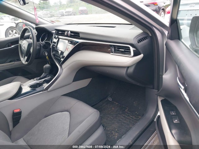 Toyota CAMRY LE 2018 4T1B11HK2JU626706 Image 5