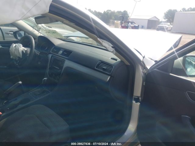 1VWAT7A33GC060566 Volkswagen Passat 1.8t S