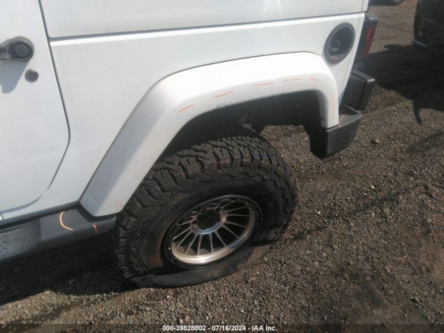1C4AJWBGXFL742833 Jeep Wrangler Sahara