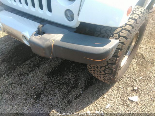 1C4AJWBGXFL742833 Jeep Wrangler Sahara