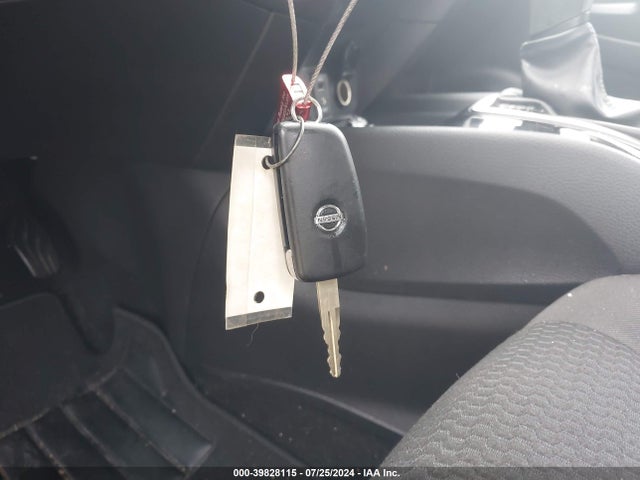 JN1BJ1CP4HW011051 Nissan Rogue Sport S