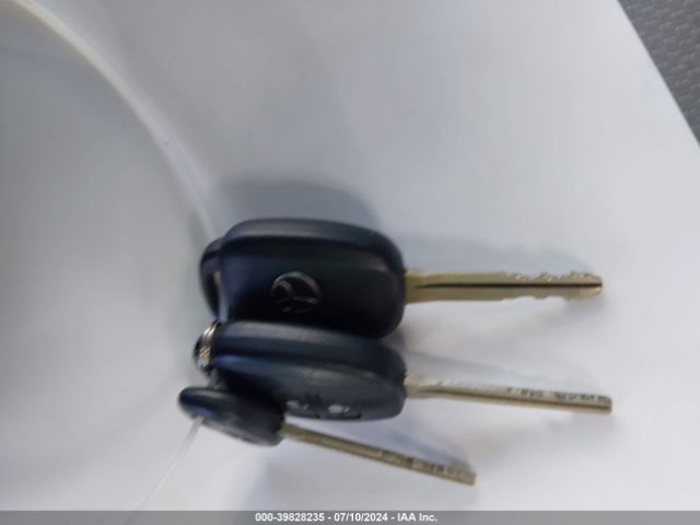 JTDKDTB39F1096199 Toyota Prius C One