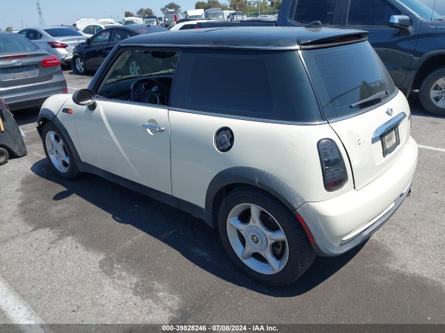 2006 MINI COOPER WMWRC33576TK70130 Photo 2