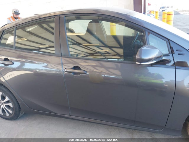 Toyota Prius Three 2016 JTDKARFU4G3510025 Image 13