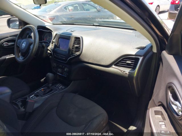 1C4PJLCX6KD170929 Jeep Cherokee Latitude Fwd