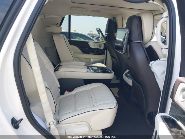 5LMJJ2TT3KEL15506 Lincoln Navigator Black Label