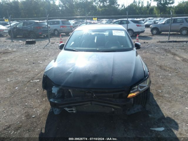 1VWDT7A3XHC068212 Volkswagen Passat 1.8t R-line