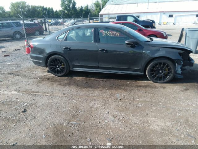 1VWDT7A3XHC068212 Volkswagen Passat 1.8t R-line